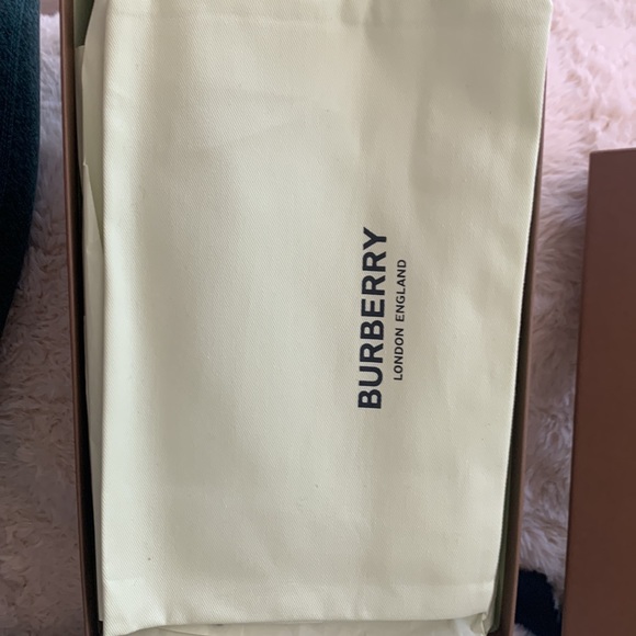 All white Burberry sneakers - Picture 5 of 13